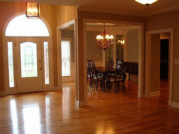 2nd image of 842 Chippendale Dr