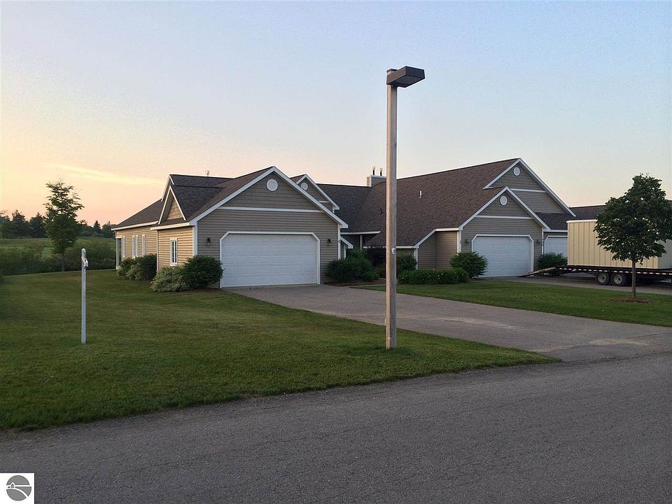 1st image of 2400 W Crown Dr