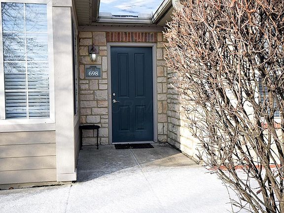 4th image of 698 Albion Pl
