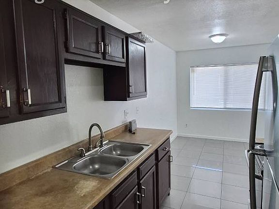 3rd image of 3006 E Granada Rd #D