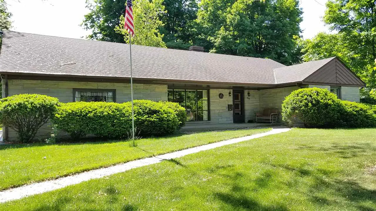 715 Grove Ave photo 1