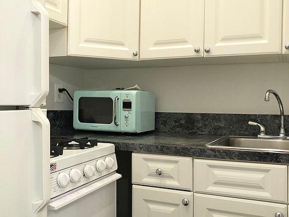 4th image of 430 E 83rd St APT 3C