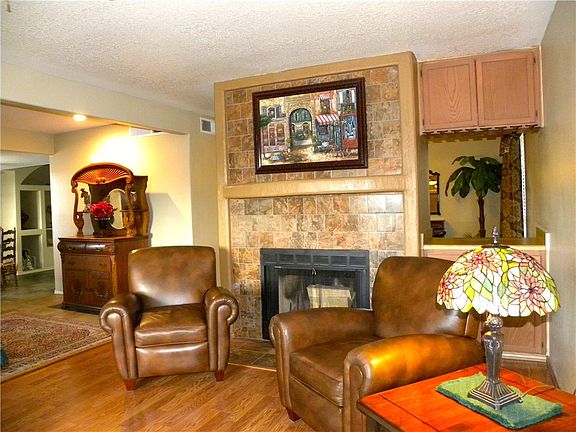 3rd image of 600 Paseo De Luna Ln