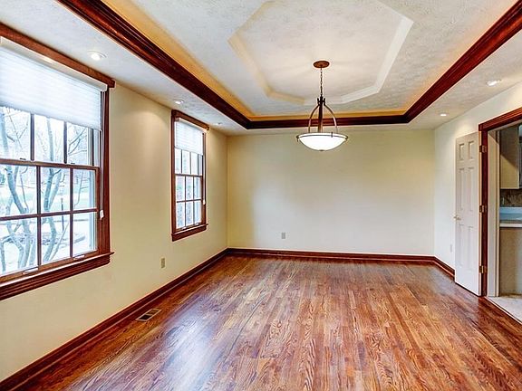 5th image of 411 Claxton Glen Ct