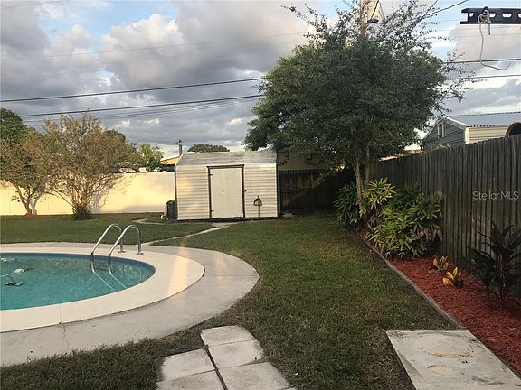 3rd image of 6403 N Manhattan Ave