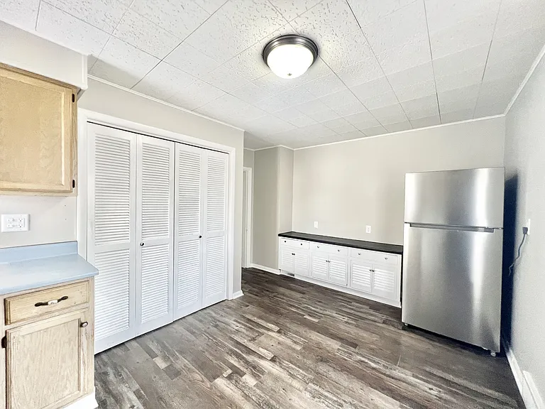 921 W Grand Ave — Photo 14