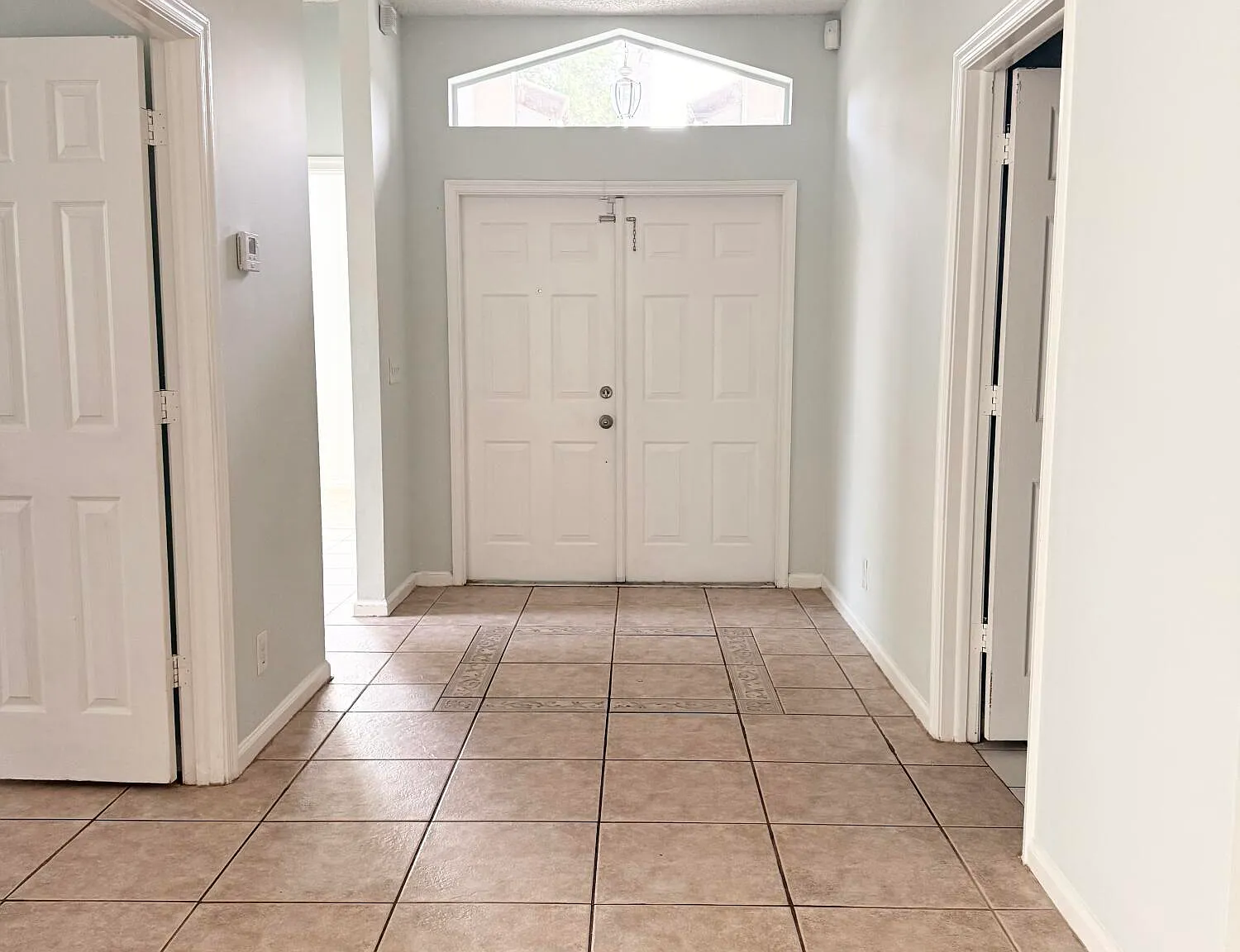 3 bed, 2.0 bath, 1562 sqft, $3,300 — Photo 2