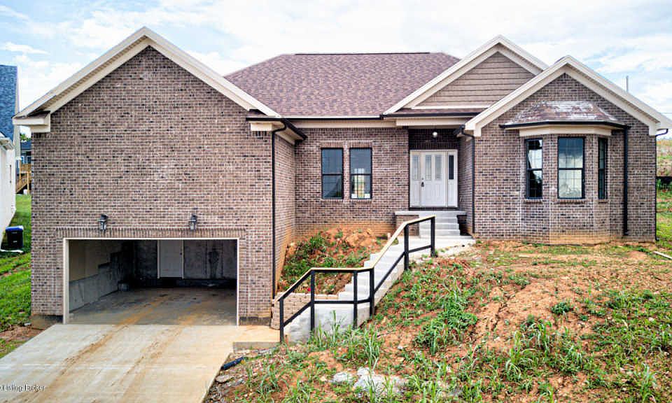1st image of 400 Grand Oak Blvd