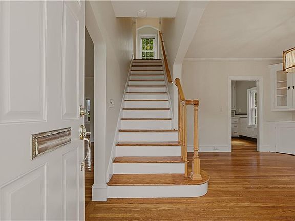3rd image of 10 Loxley Rd