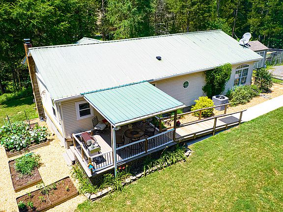3rd image of 467 Sleepy Valley Rd