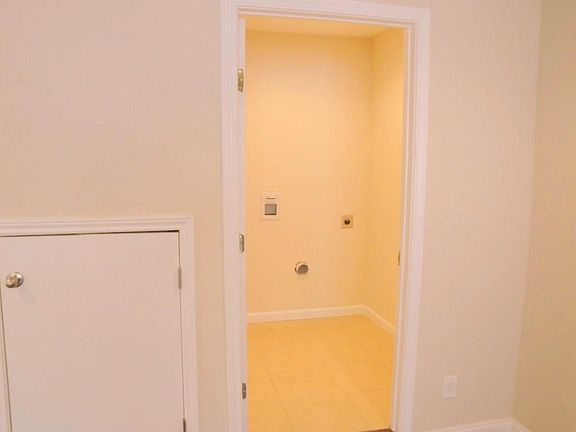 4th image of 2914 Country Place Cir