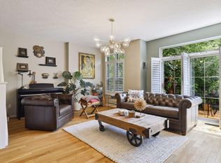 221 1st Ave NE APT 22, Minneapolis, MN 55413