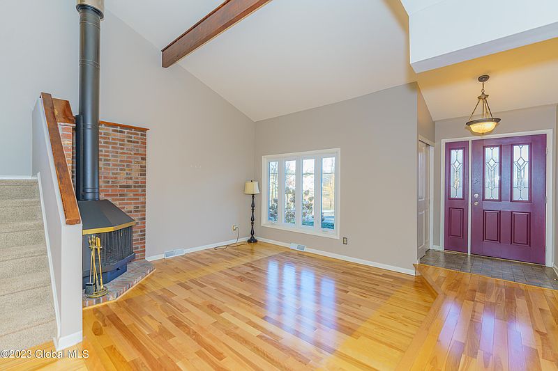 5th image of 32 Berkshire Boulevard