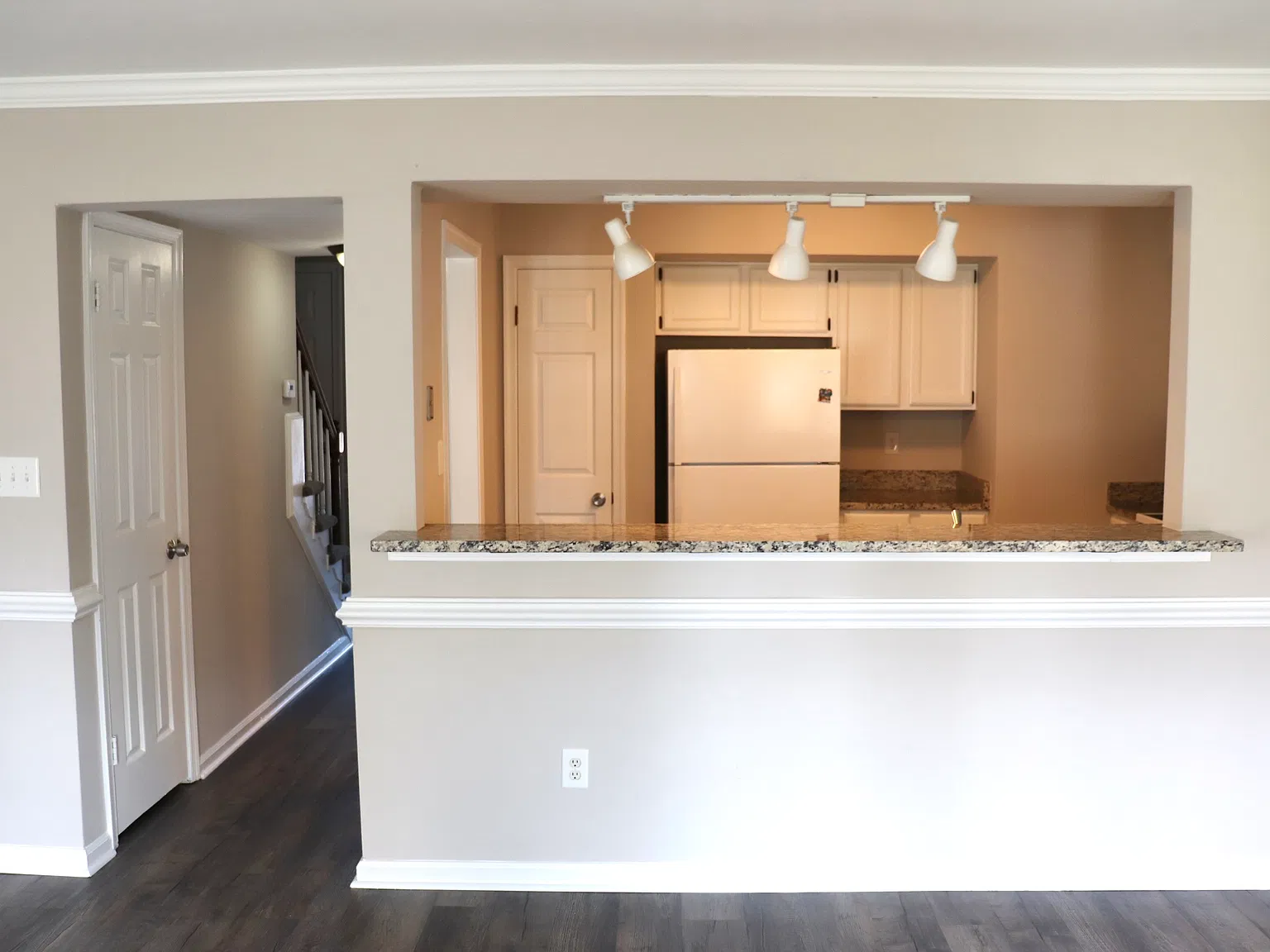 3 bed, 2.5 bath, 1584 sqft, $2,500 — Photo 4