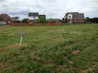1st image of 132 Hayfield Ct