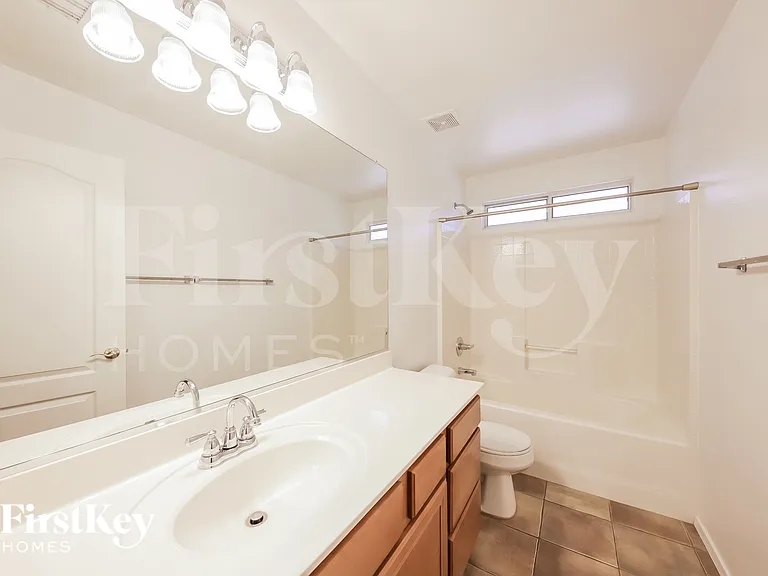 7834 W Robin Ln — Photo 13