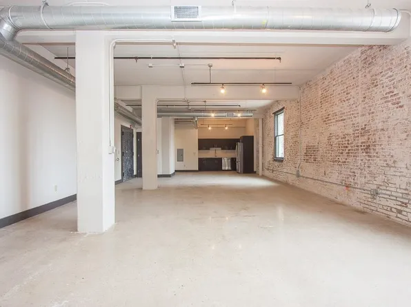 190 Christopher Columbus Drive image 3 of 10