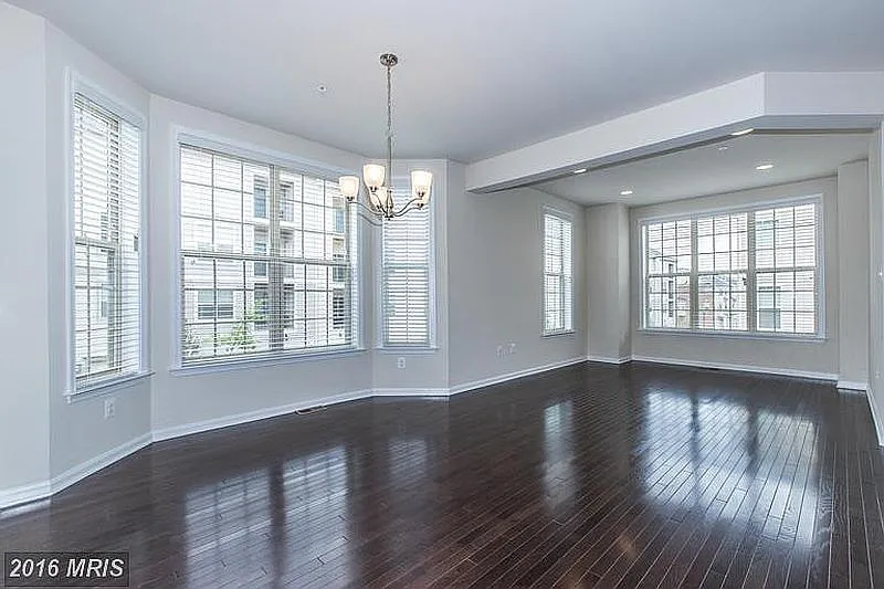 4 bed, 3.5 bath, 2491 sqft, $3,700 — Photo 4