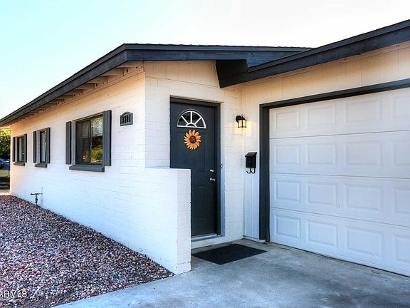 3rd image of 3301 E Andorra Dr