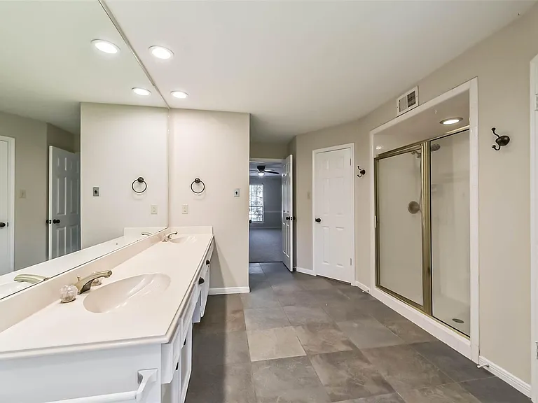 3910 Misty Gardens Ct — Photo 36