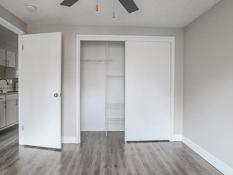 South Washington St Apts — Photo 36