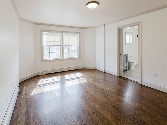 5th image of 2597 Washington St
