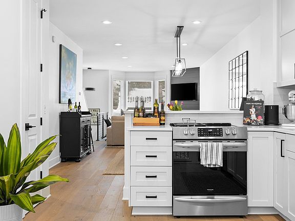 4th image of 206 Boardman Ave #3