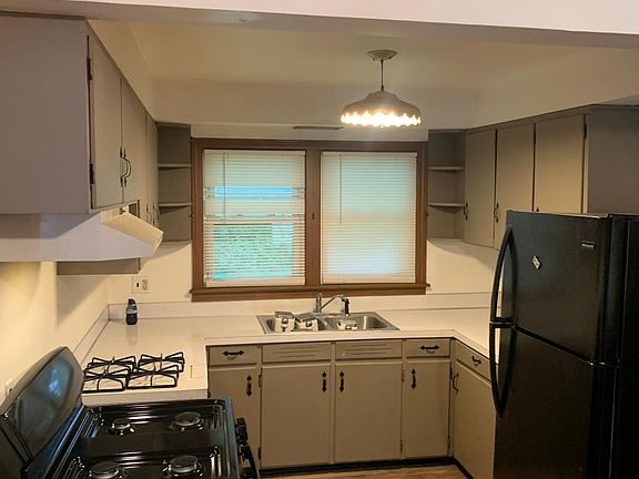 4th image of 210 Bouquet Ave
