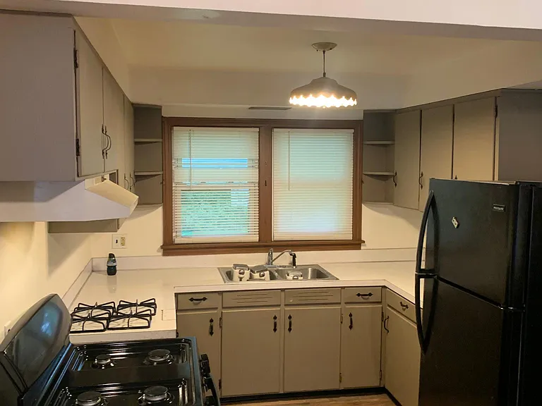210 Bouquet Ave — Photo 3