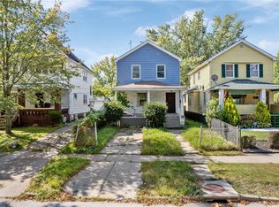 826 Whitcomb Rd, Cleveland, OH 44110