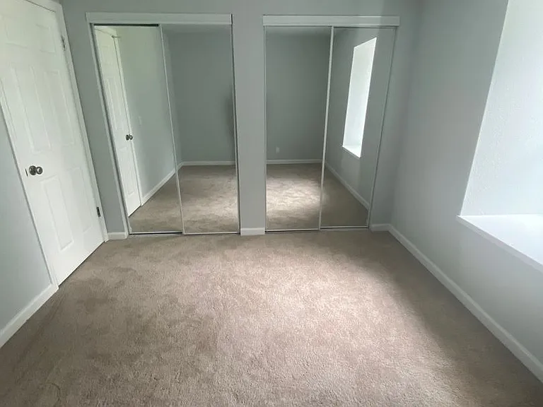 Pioneer Apartments — Photo 11