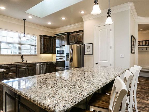 4th image of 110 Highland Blvd