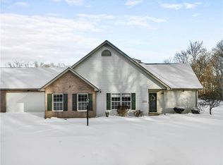 1059 Timberwood Dr, Beaver Falls, PA 15010