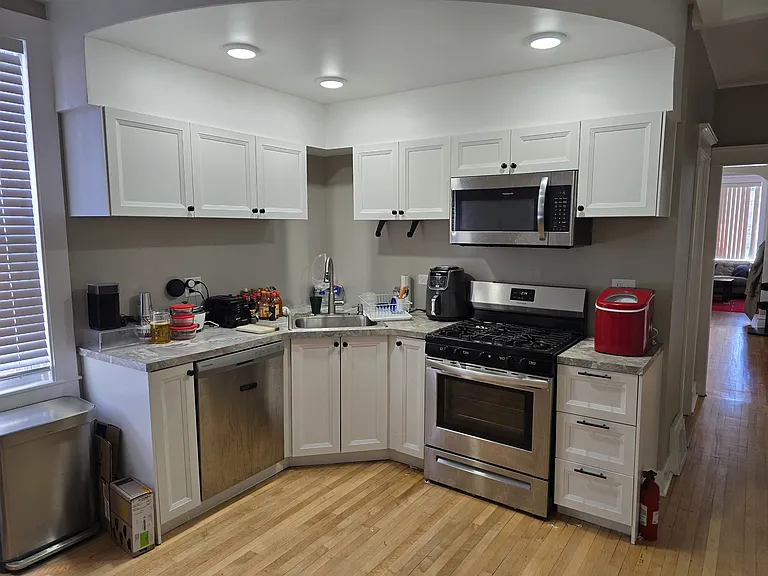 2437 S 58th Ct — Photo 2