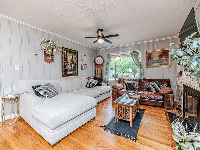 1107 Mohawk Ave — Photo 3