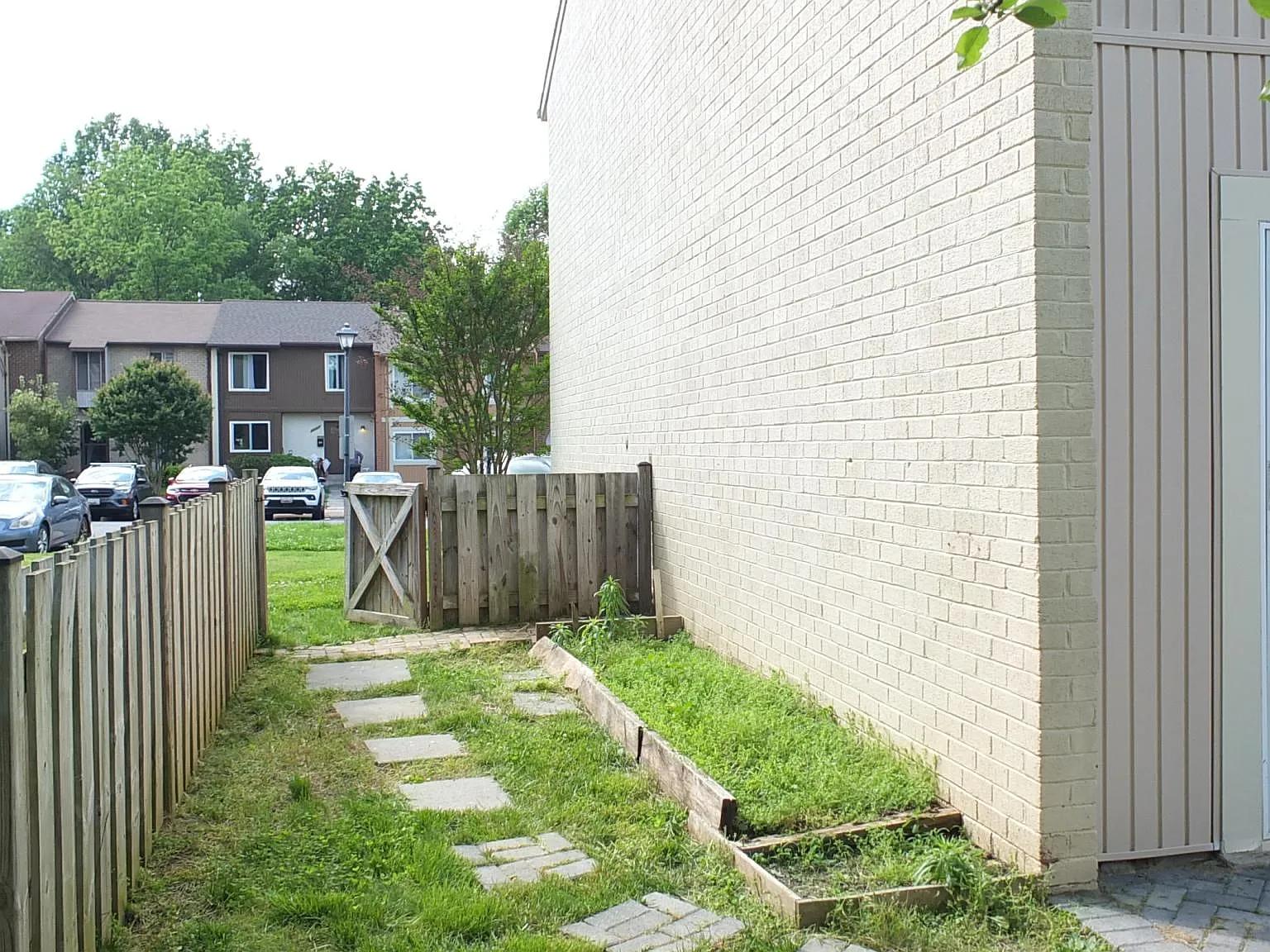 3 bed, 1370 sqft, $2,500 — Photo 3