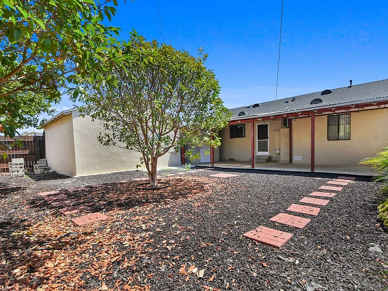 14701 Marigold Ave — Photo 11