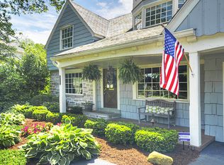 22061 Lake Rd, Rocky River, OH 44116