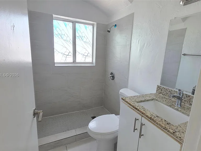 7629 Dickens Ave #4-8 — Photo 16