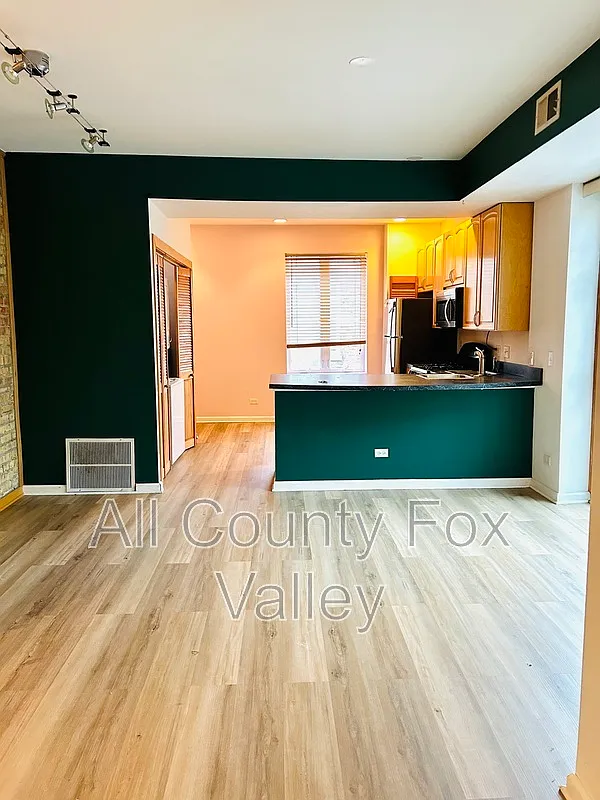 2 bed, 1.0 bath, $1,850 — Photo 4