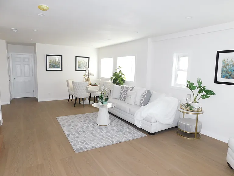 3086 Middleton St — Photo 2