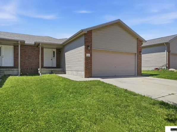 7229 & 7225 Dorchester Ct, Lincoln, NE 68521