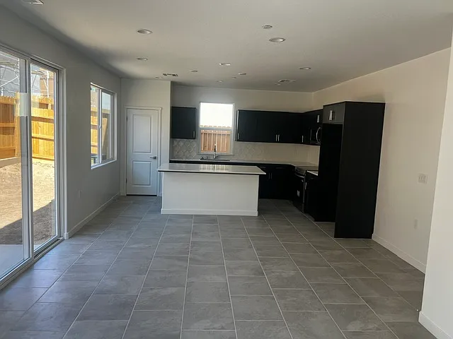 2902 E Veleta Dr — Photo 7