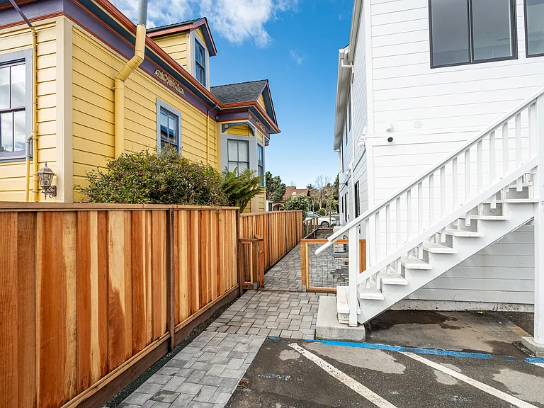 729B Main St — Photo 22