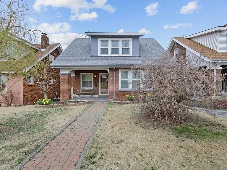 2835 Hampton Ave — Photo 1