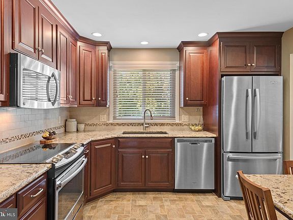 4th image of 1942 Split Rock Rd