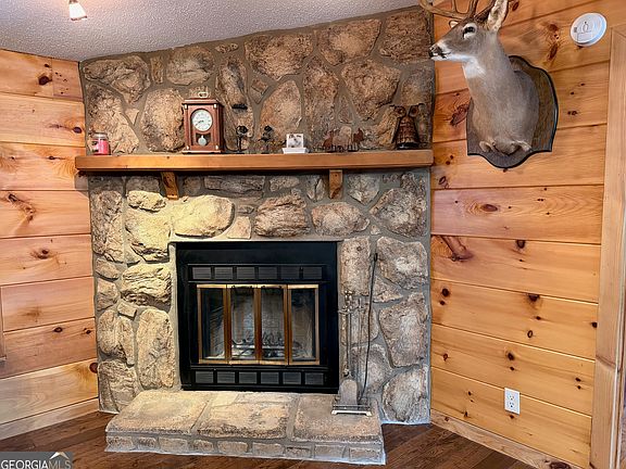 3rd image of 201 Overlook Trl