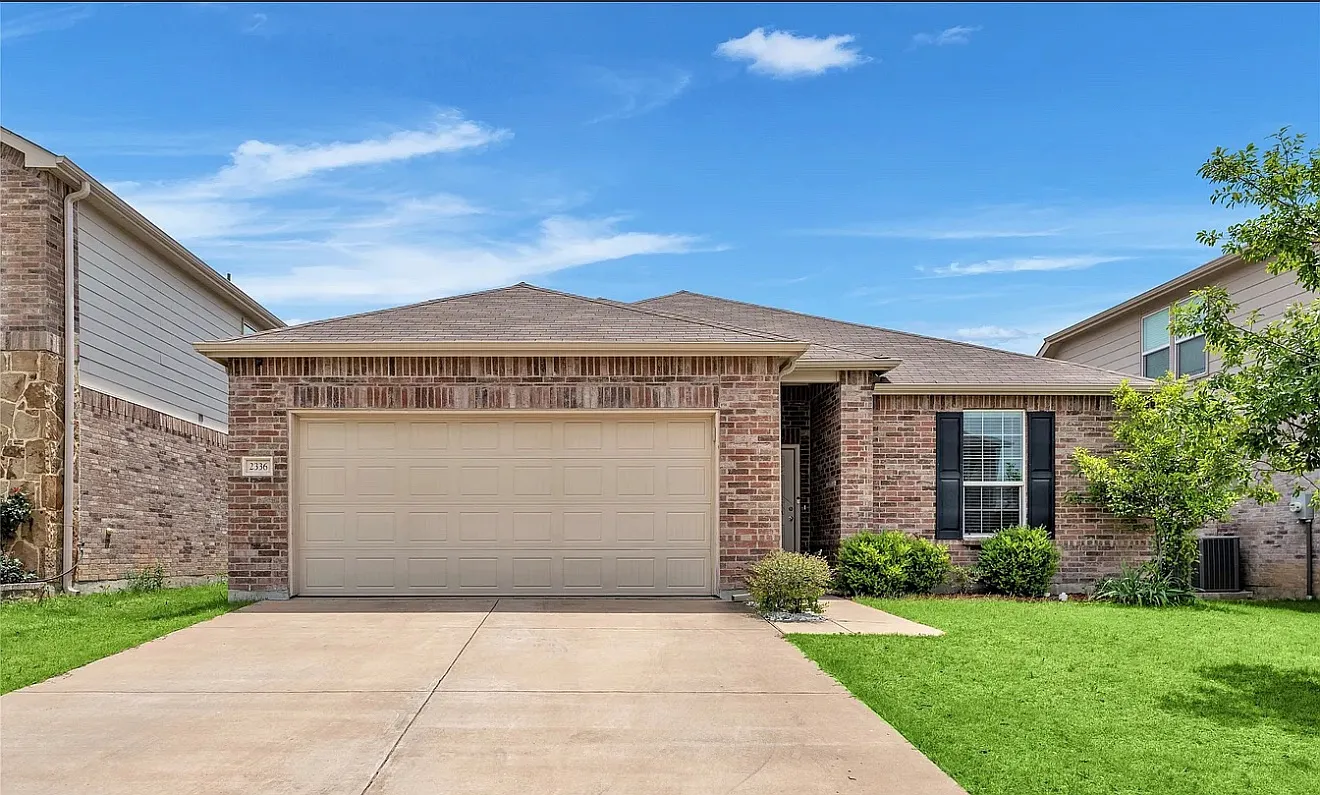 3 bed, 1975 sqft, $2,300 — Photo 1