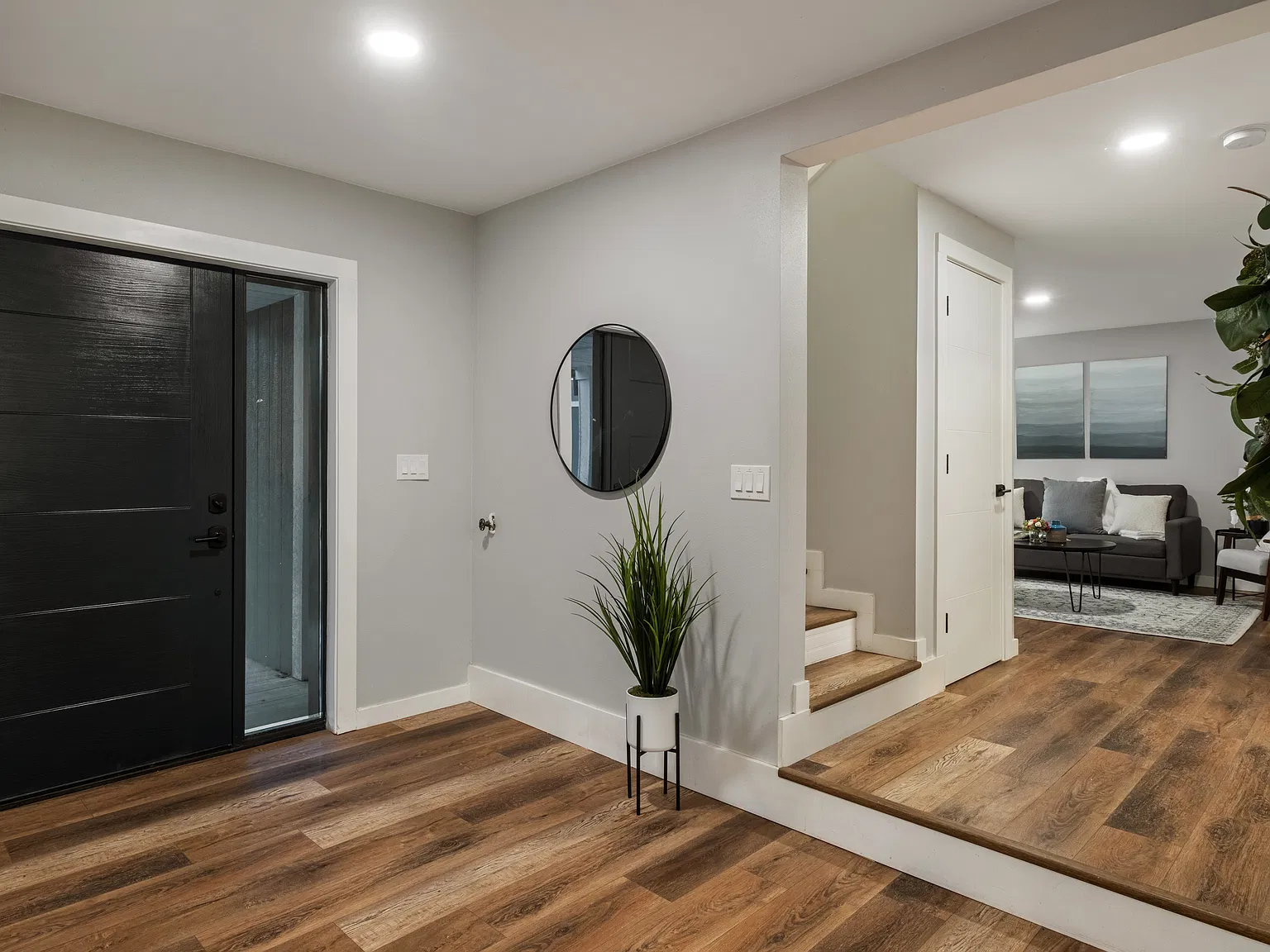 5 bed, 2500 sqft, $4,200 — Photo 4