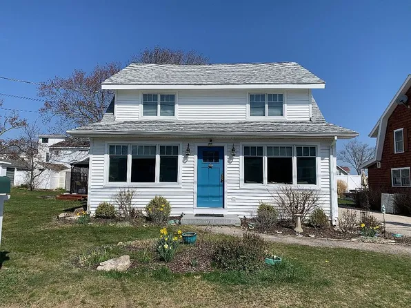 9 Sea Breeze Ave, Niantic, CT 06357